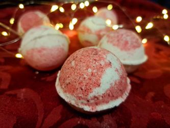  Handmade Mint Red & White Bathbombs 