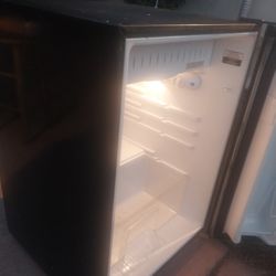 REFRIGERATOR SMALL GE