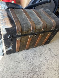 Reduced - Antique Trunk - Includes Original Removable Tray (Rare To Still Have)