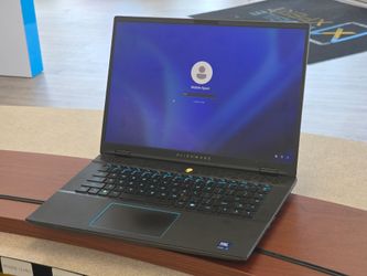 Alienware M16 R2 Intel Ultra 9 32GB 1TB