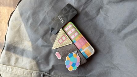 UP Pixar Wallet.