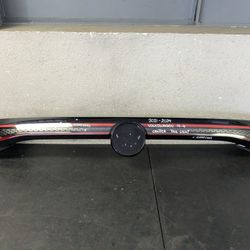2021-2022-2023-2024 VOLKSWAGEN ID.4 CENTER TAIL LIGHT OEM USED