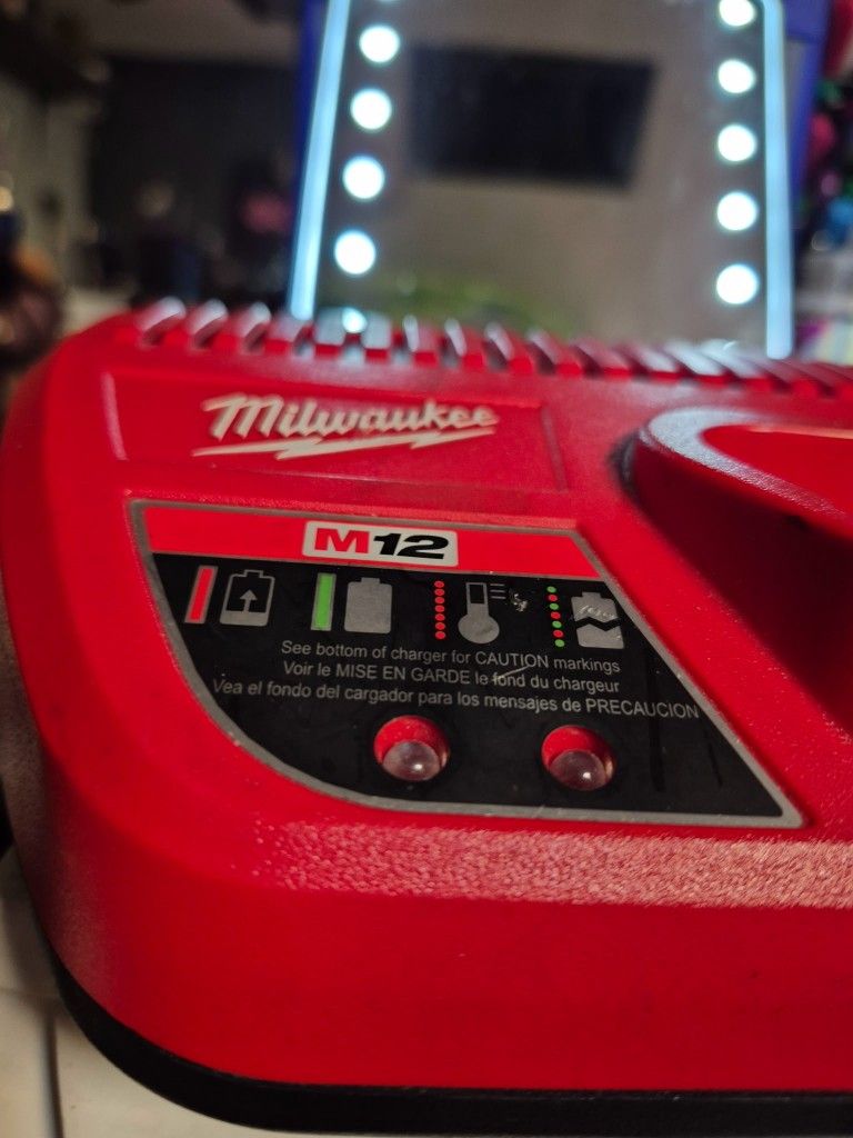 Milwaukee M12 Battery Charger