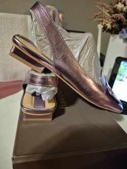 VERY COMFORTABLE SIZE 7 M ORIGINAL PRICE $120  NEW 