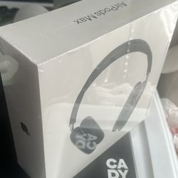 Black airpod maxes