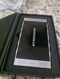 📱 RED Hydrogen One 128GB Unlocked – New – $89 🔥
