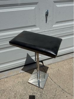 Arm rest for tattoo artist
