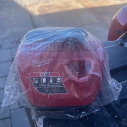 Milwaukee M12 Charger