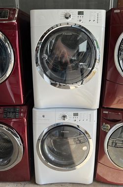 Electrolux Front Load Washer and Dryer White With Pedestal

