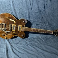 Gretsch Electromatic Semi-Hollow in Walnut