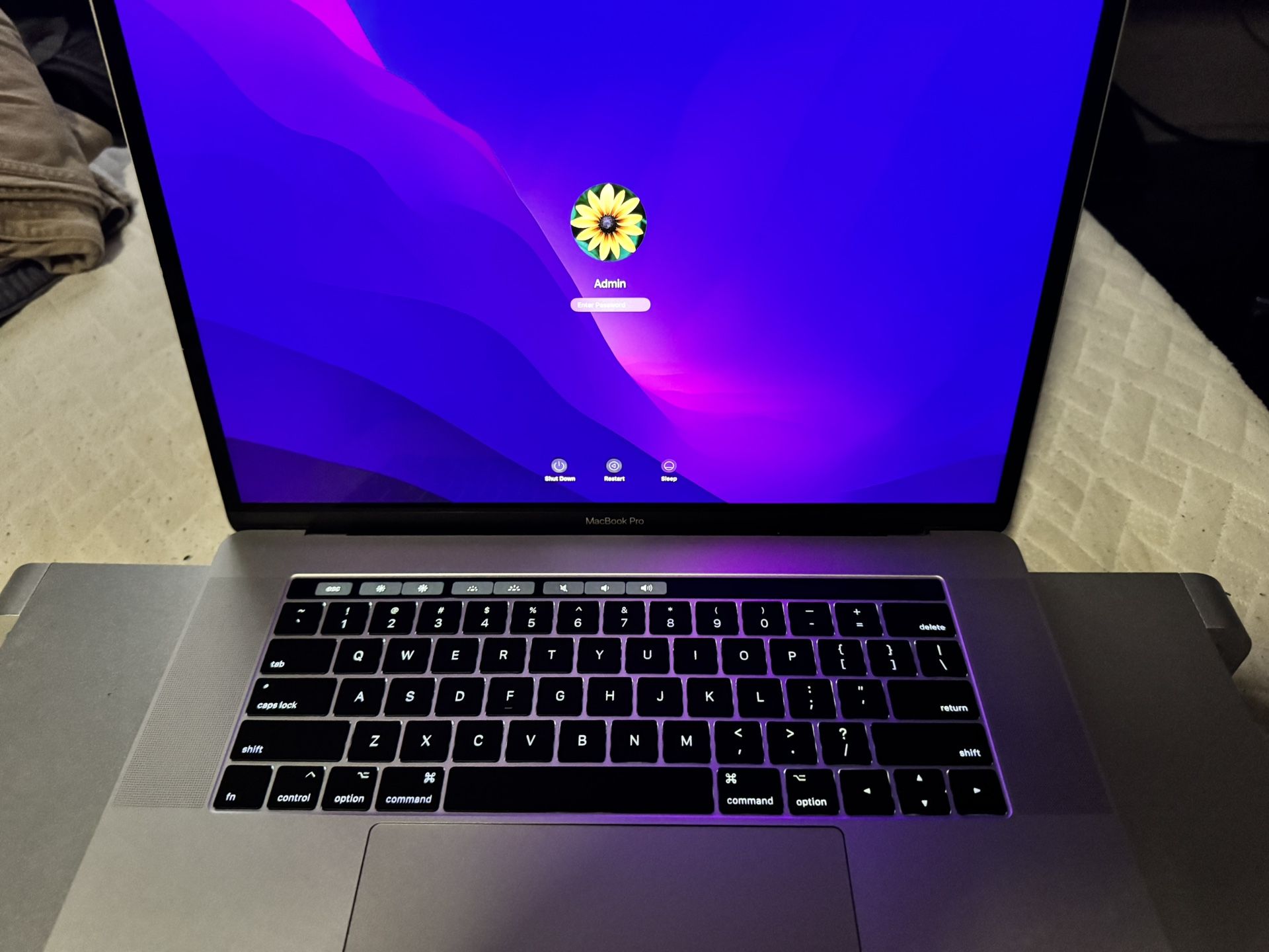 Apple MacBook Pro "Core i7" 2.8 15" Touch/Mid-2017 Specs