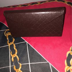 Leath Glass https://offerup.com/redirect/?o=Q2FzZS5OZXc=