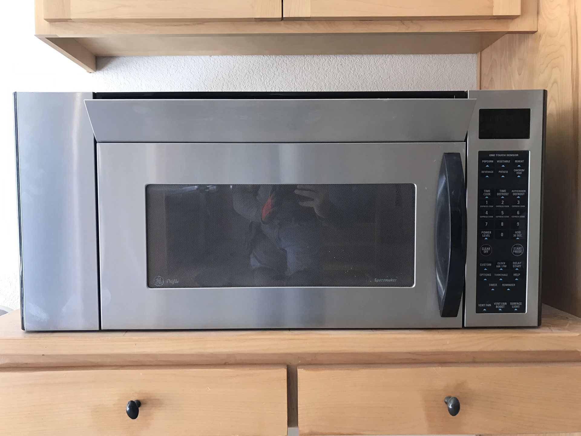 Huge size microwave. General Electric JVM3660SD 01.