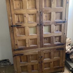 Large solid wood cabinet / Armoire