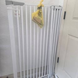 Dog Gate  4ft High W/extension. 