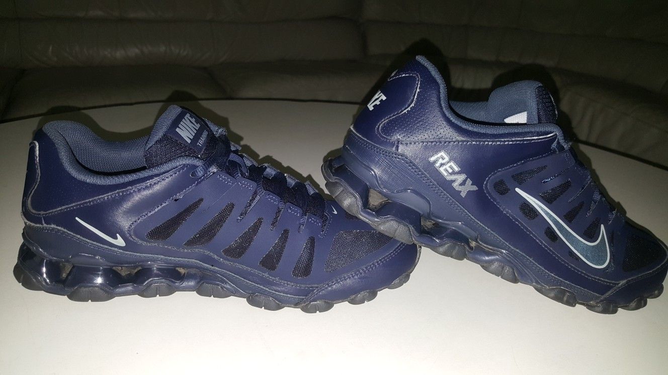 Nike Trainer REAX
"size 8"