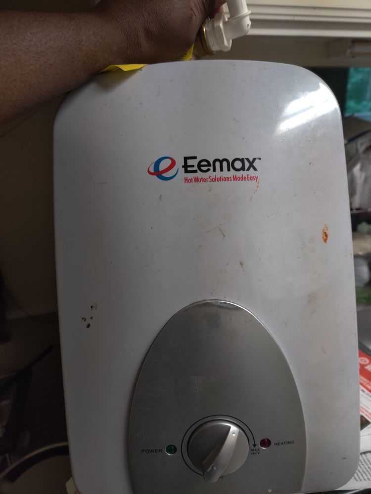 Instant hot water heater electric