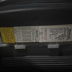 Brand: Steelcase 	•	Model: 462 Leap® (this is the famous Steelcase Leap chair) 	•	Variant: Leap V1 (first generation, not the V2) 	•	Assembly date: Se