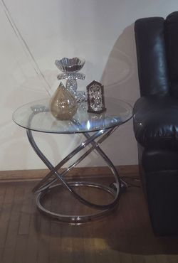 Set of 2 Gorgeous Tables/Like New