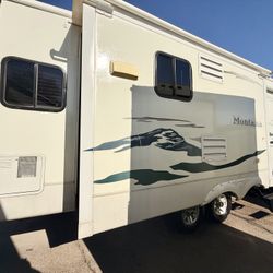 2005 Keystone RV Montana 34Ft With 3 Slideouts Very Nice Must See