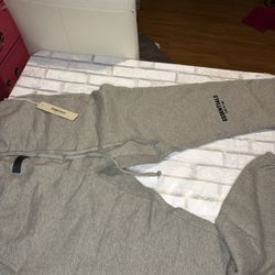 ESSENTIAL FEAR OF GOD, SWEATPANTS SIZE MEDIUM BRAND, NEW, CUFFED WITH BAG AND TAG