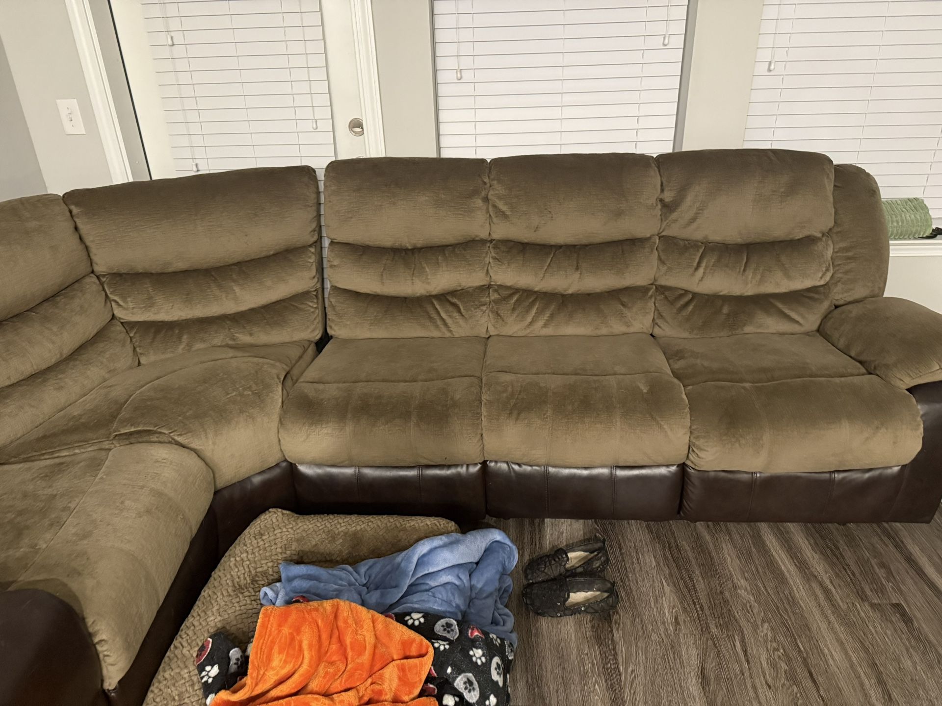 Sectional Sofa (Reclining)