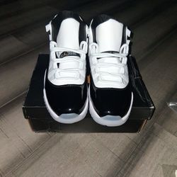 Jordan 11s black & white 