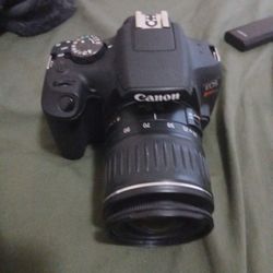 Canon  EOS Rebel T7