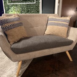 LOVE SEAT STYLE CHAIR 