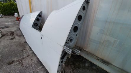 Wing is off Piper Warrior PA-28 Left wing