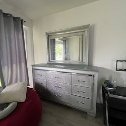 Dresser With Mirror