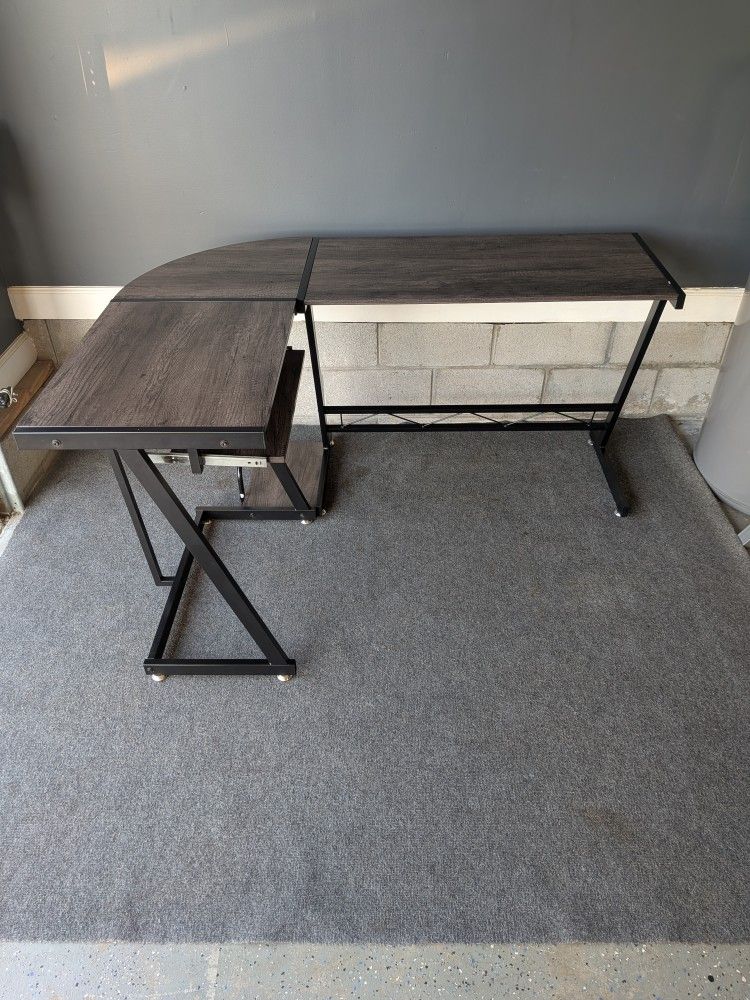 L-Shaped Desk – Dark Wood Finish w/ Black Metal Frame – Like New & Sturdy