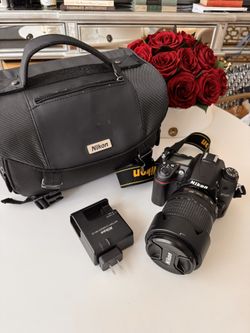 Nikon Camera DSLR D7000 with Lens & Accessories Bag
