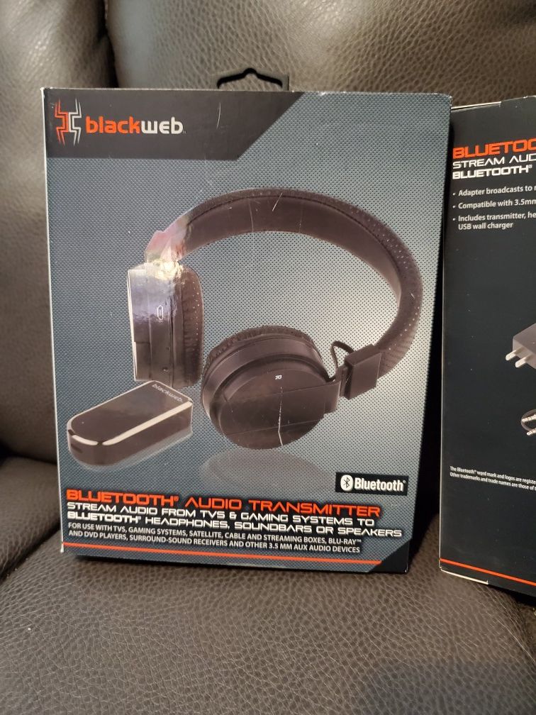 Bluetooth audio transmitter with headset
