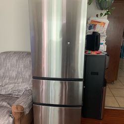 Refrigerator 