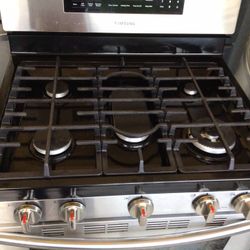 Samsung Gas Stove W/ 5 Burners And Convention Oven 