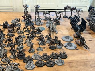 War Hammer Figures & paint set