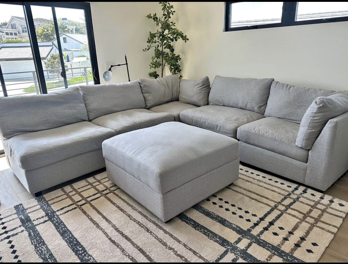 Beautiful Modular Sectional Couch - Delivery Available