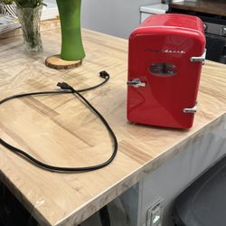 Mini Fridge 