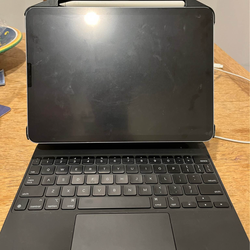 iPad Air 4 256gb with 2nd gen pencil and keyboard case