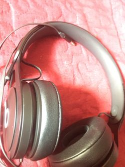 BEATS HEADPHONES BARELY USED