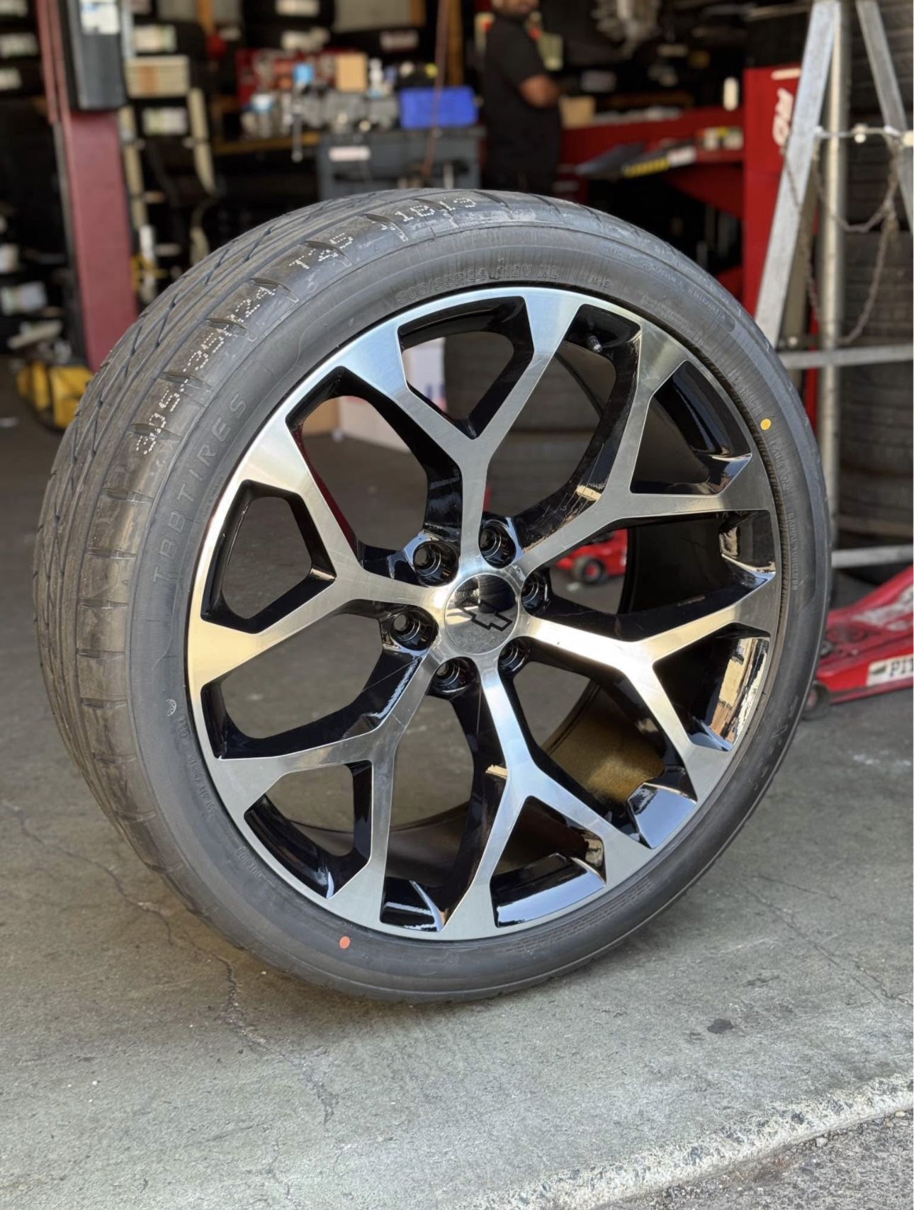 Snowflake 24x10 Rims Tires 6x139.7 Tahoe Suburban Yukon Silverado Sierra Wheels Tires