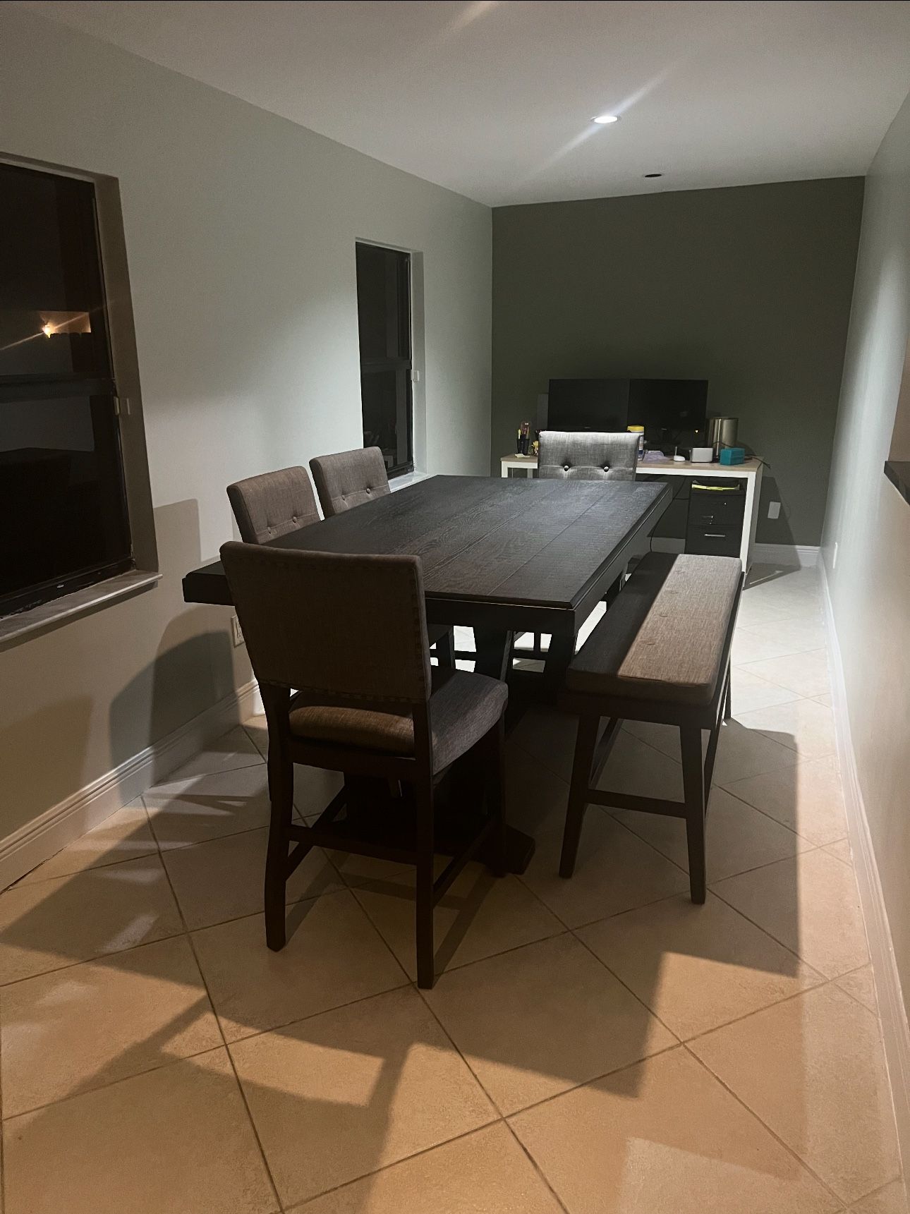 6-Piece Counter-Height Dining Set from Rooms To Go – Excellent Condition