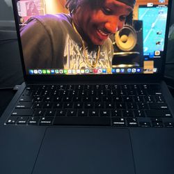 MacBook Air 13 Inch M4 (2025)