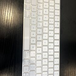 Apple Magic Keyboard (Wireless) - US English, Includes Lighting to USB Cable, Silver