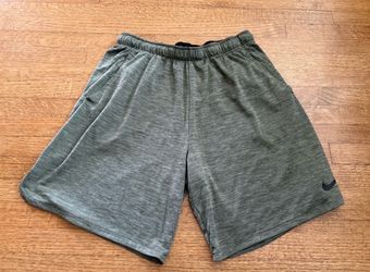 Men’s Nike olive green shorts size XL