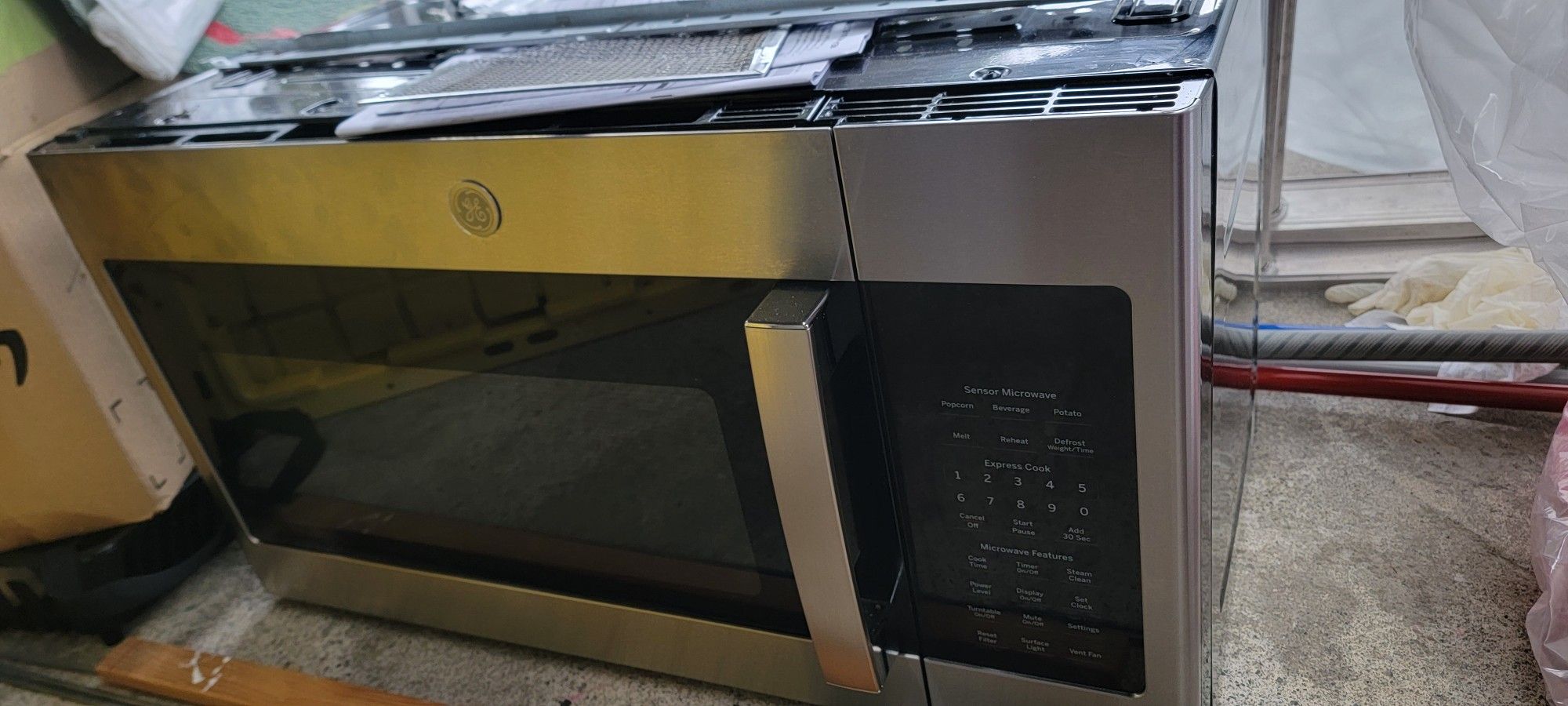 NEW* GE Microwave/Range Hood 30in