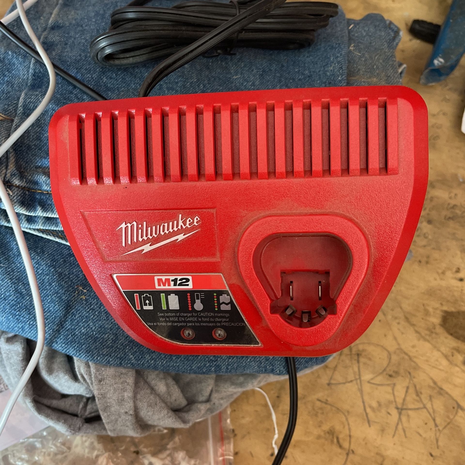 Milwaukee M12 Charger
