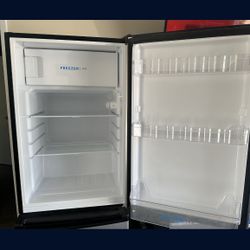 Fridgaire Mini Fridge 
