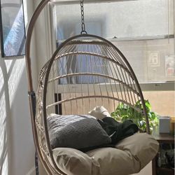 Stand-alone White Egg Swinging Chair With Cushion 